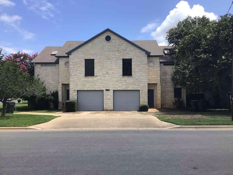 Foto principal - 2913 Whisper Oaks Ln