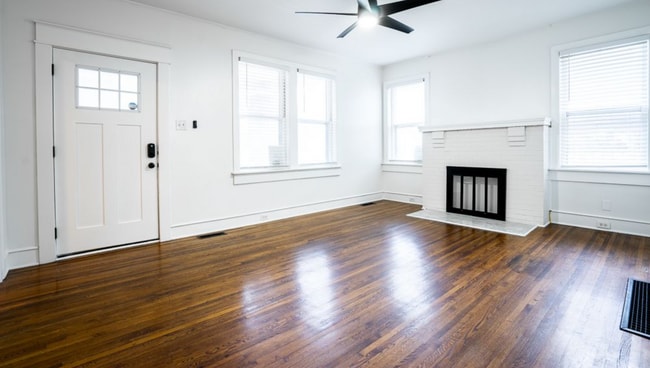 Living Room - 2809 Tuckaseegee Rd