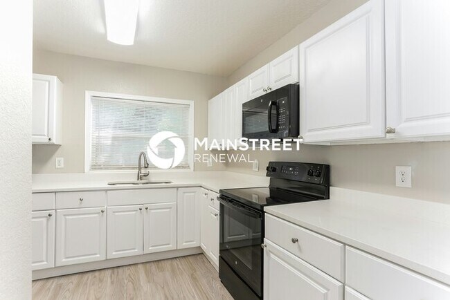 Building Photo - 3 Bedroom Pet-Friendly Home in St Petersburg, FL with Main Street Renewal