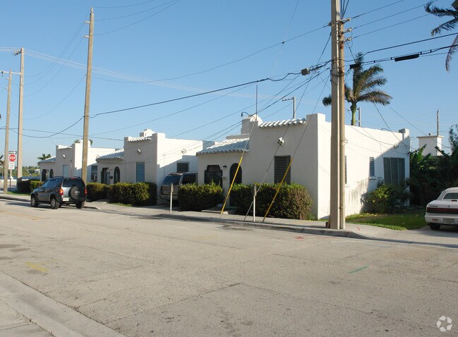 Building Photo - 347 Madison St