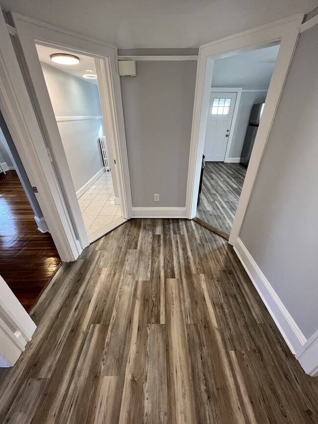 Entry Foyer - 452 Manville Rd