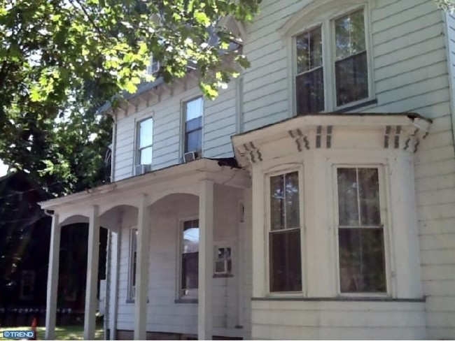Building Photo - 128 W Commerce St