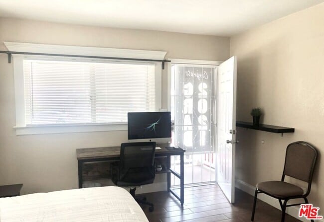 Foto del edificio - 1266 W 35th Pl