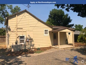 Building Photo - 744 Beall Ln