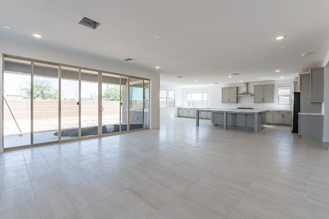 Foto del edificio - 11948 W Luxton Ln