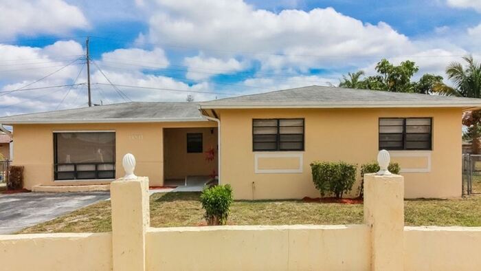 Foto principal - 18511 NW 10th Ave