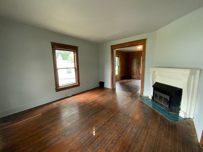 Building Photo - 1207 N Walnut St