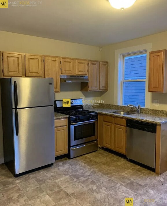 Building Photo - 68 Middle St