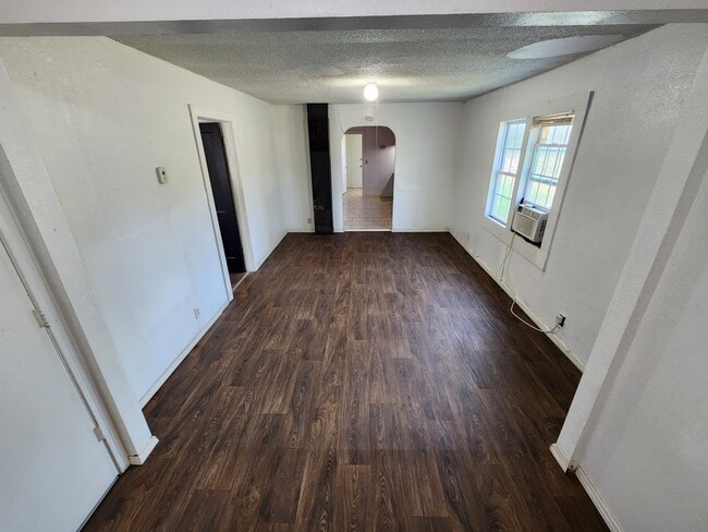 Building Photo - 404 S Carey
