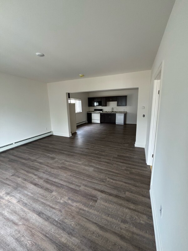 Foto del edificio - 85 Laverack Ave