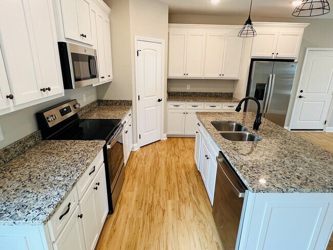 Building Photo - 415 Palm Island Dr