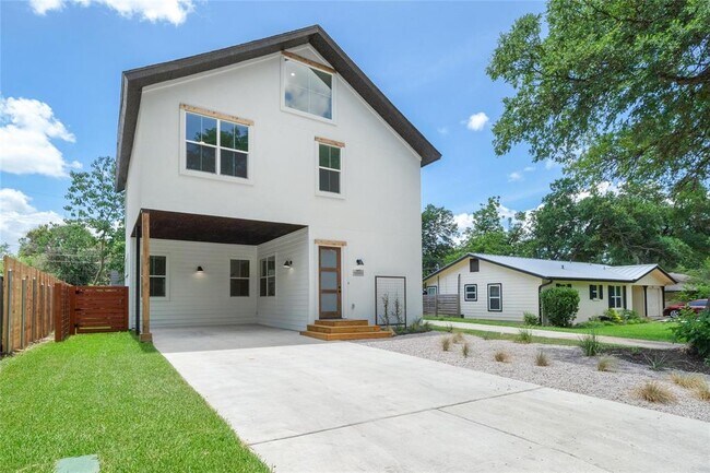 Foto del edificio - 4805 Enchanted Ln