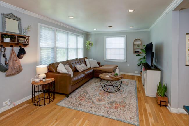Building Photo - 2906 Glenmeade Dr