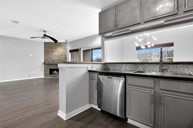 Foto del edificio - 12565 Melville Dr