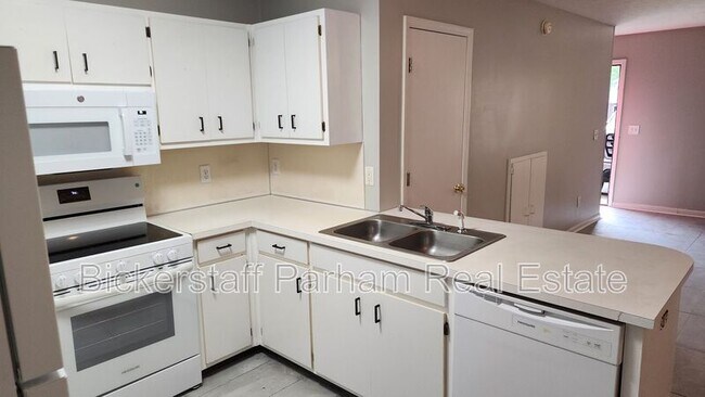 Foto del edificio - 5247 Crystal Ct