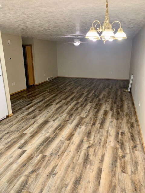 Foto principal - 815 N James Ave