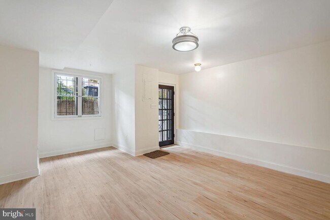 Foto del edificio - 662 E St NE