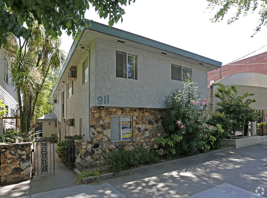 Primary Photo - 911 28th St