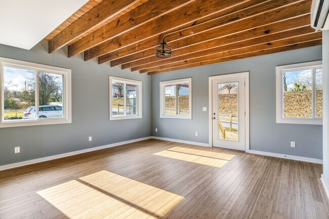 Building Photo - Newly Built Two-Story Home in North Asheville