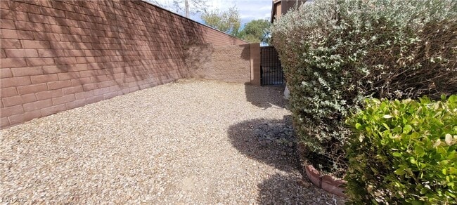 Foto del edificio - 8198 Rock Meadows Dr