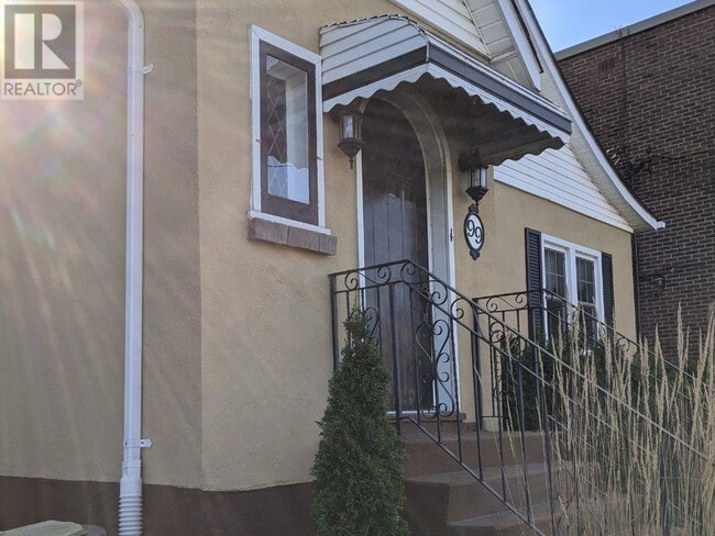 Building Photo - 99 Riverside Dr