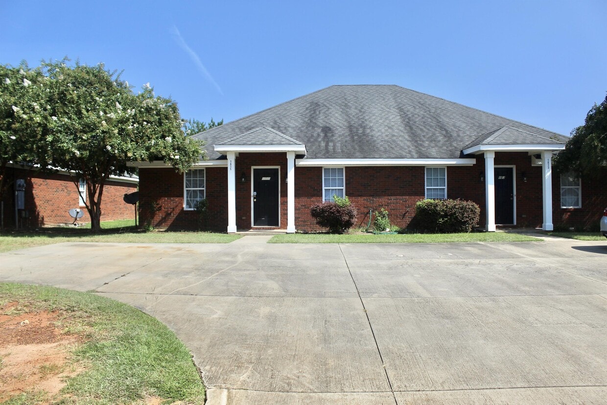 Primary Photo - 1815 Cobblestone Ct