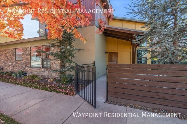 Foto del edificio - 1415 E Lone Creek Dr