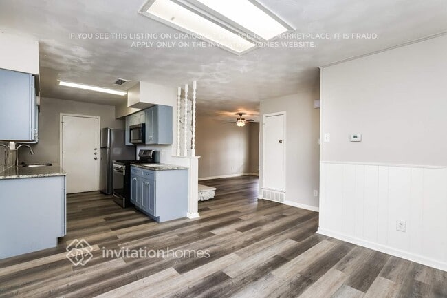 Building Photo - 2301 Narobi Pl