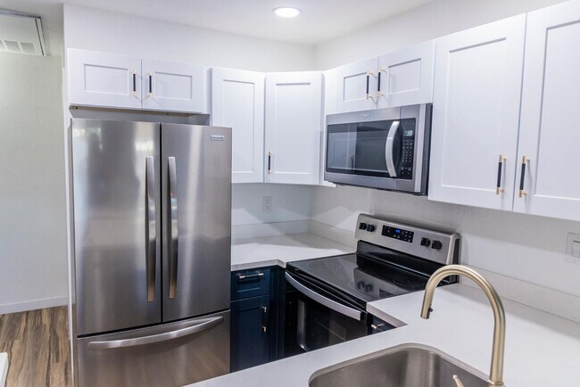 Foto del edificio - 2301 E University Dr