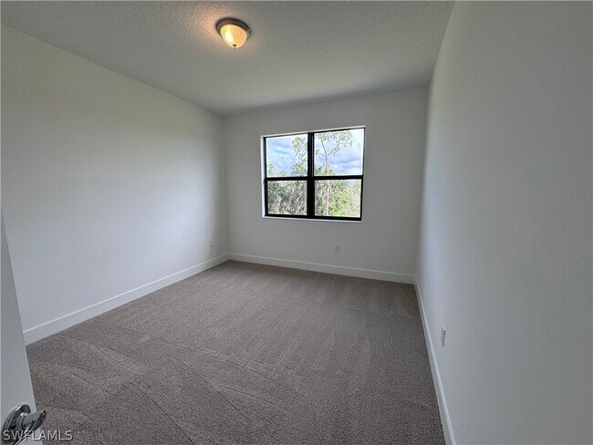 Foto del edificio - 5665 Cassidy Ln
