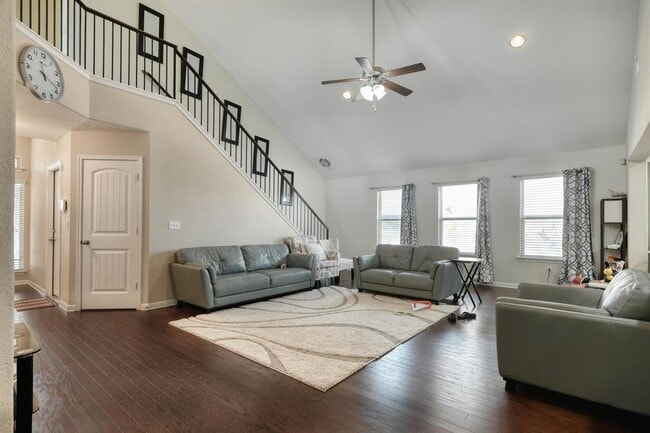 Building Photo - 413 Alsatian Ln