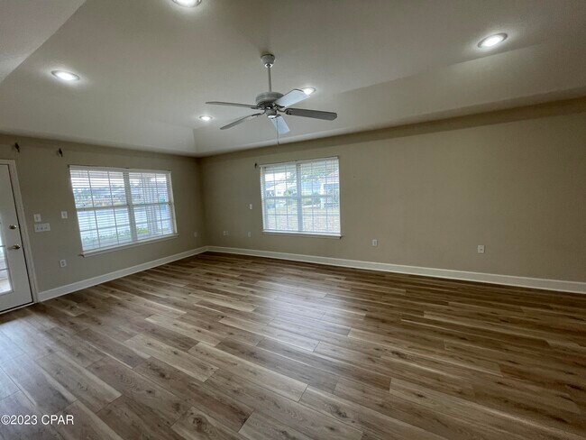 Foto del edificio - 114 Lakeridge Dr