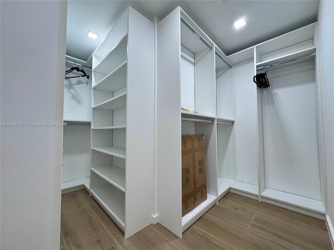 Foto del edificio - 10230 Collins Ave