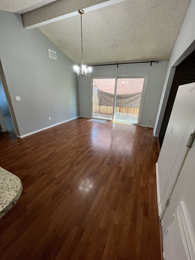 Foto del edificio - 6936-6936 Sutro Ct