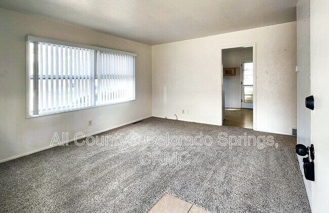 Building Photo - 212 N Logan Ave