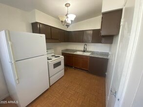 Building Photo - 453 N Williams