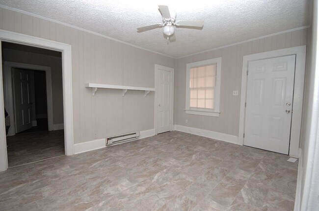 Building Photo - 405 W Grantham St