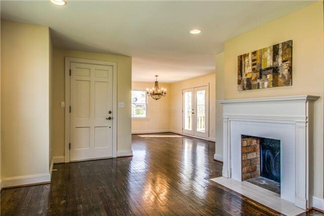 Building Photo - Stunning Renovated 1940s Home in Prime Eas...