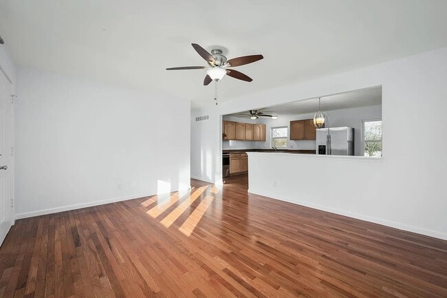Building Photo - 617 S Duchesne Dr