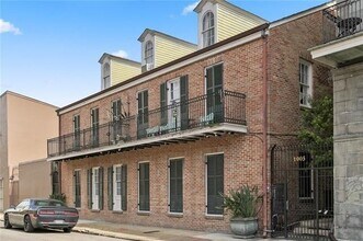 Building Photo - 1005 Barracks St