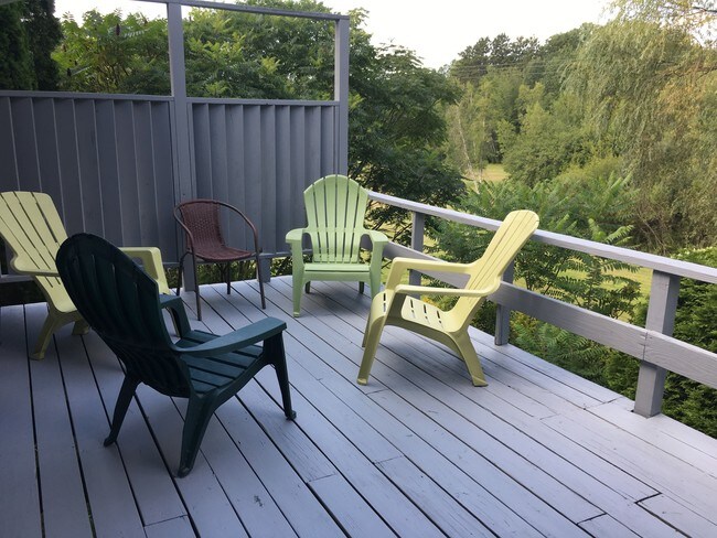 Views - 100 Meadow Ln