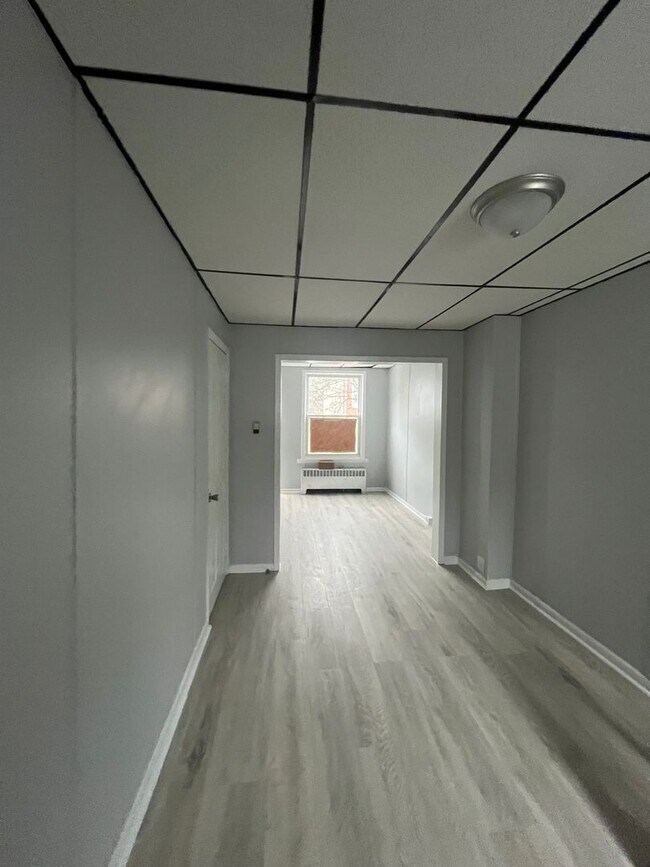 Building Photo - Fully renovated 3 bedrooms 1 bath House