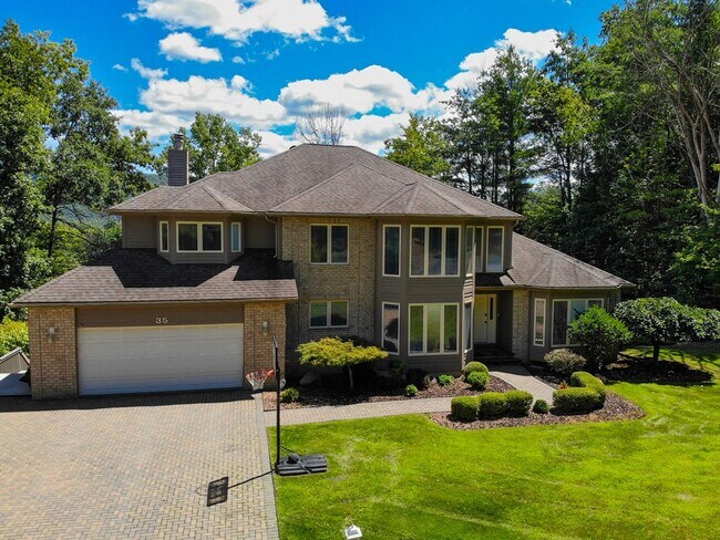 Building Photo - 35 Hemlock Ln