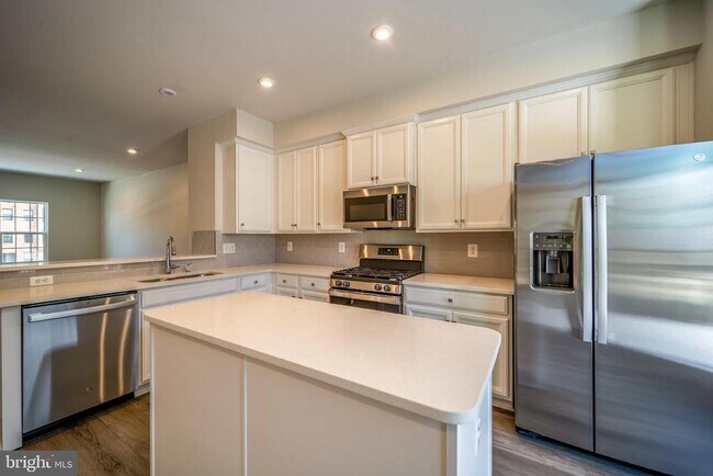 Foto del edificio - 14064 Sunrise Valley Dr