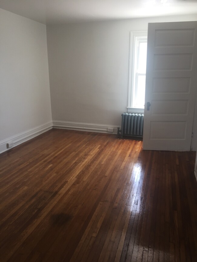 Building Photo - Spacious 3 bedroom- York City SD