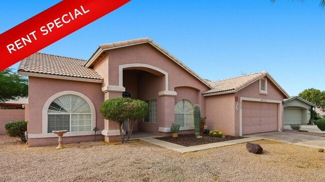 Building Photo - Where Character Takes Center Stage! Now Offering $500 Off First Month’s Rent!