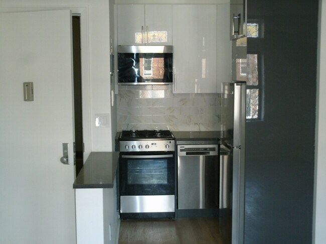 Foto del edificio - 924 Saint Marks Ave