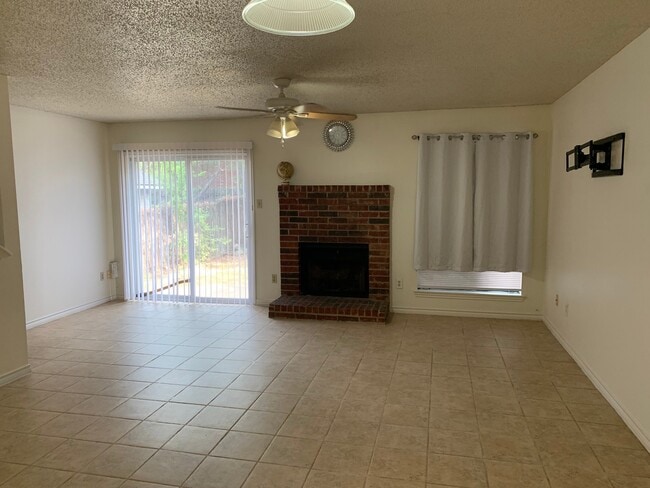 Foto del edificio - 2619 Alcott Ln
