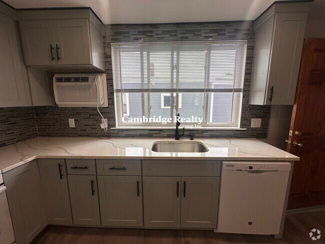 Building Photo - 253 Elm St
