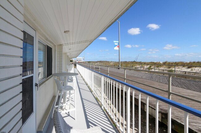 Building Photo - 111 S Dudley Ave